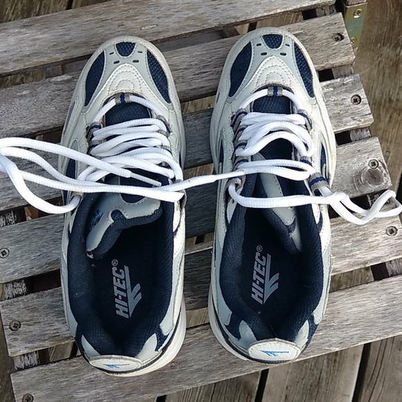 Hi-tec court shoes size 7 - Picture 2 of 5
